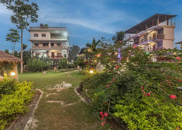 Hotel Riverside With Swimming Pool