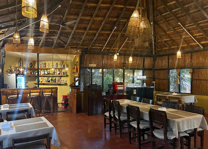 Hotel Tharu Garden